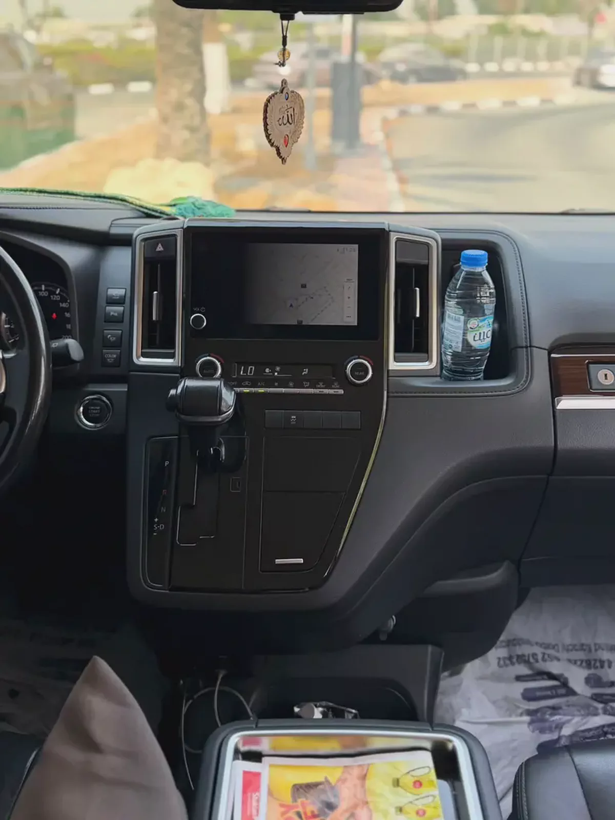 Toyota Granvia 2024 Premium GCC Specs with 130,096 Km  Driven-10-10