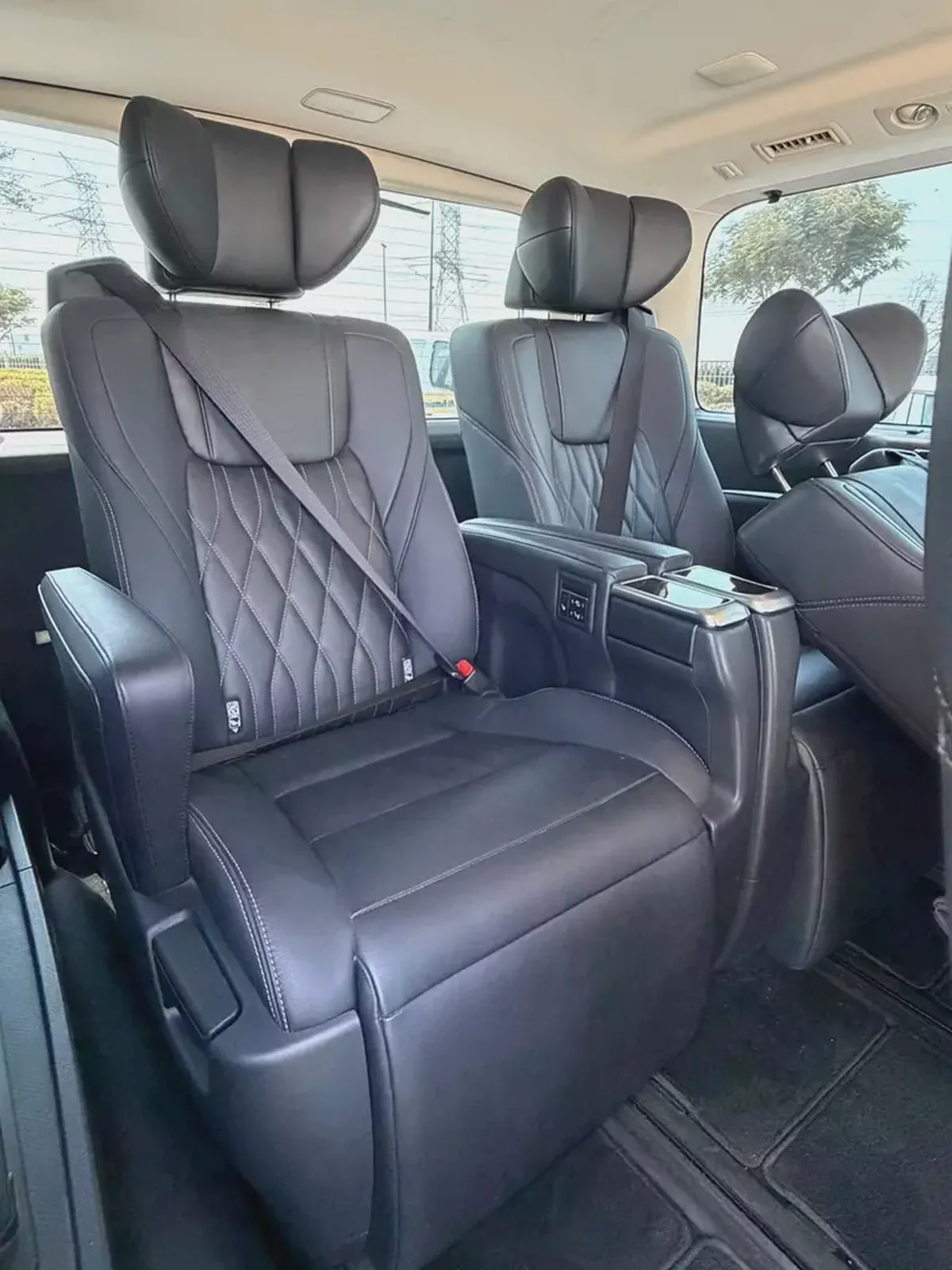 Toyota Granvia 2024 Premium GCC Specs with 130,096 Km  Driven-14-14