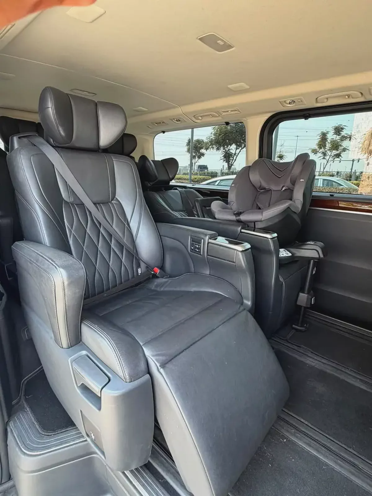 Toyota Granvia 2024 Premium GCC Specs with 130,096 Km  Driven-15-15