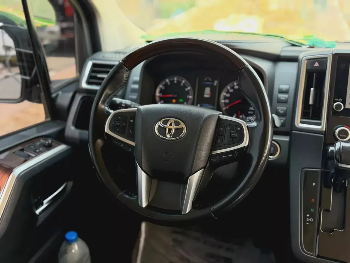 Toyota Granvia 2024 Premium GCC Specs with 130,096 Km  Driven-8-8