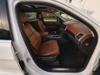 AED 2,350 PM | JEEP GRAND CHEROKEE | SUMMIT | FREE ACCIDENT | WELL MAINTAINED | 0% DOWNPAYMENT-17