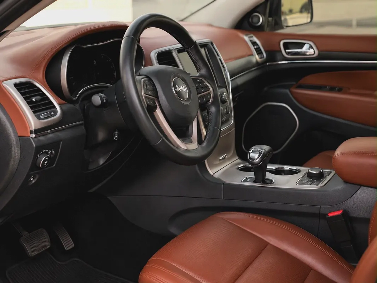 AED 2,350 PM | JEEP GRAND CHEROKEE | SUMMIT | FREE ACCIDENT | WELL MAINTAINED | 0% DOWNPAYMENT-13-13