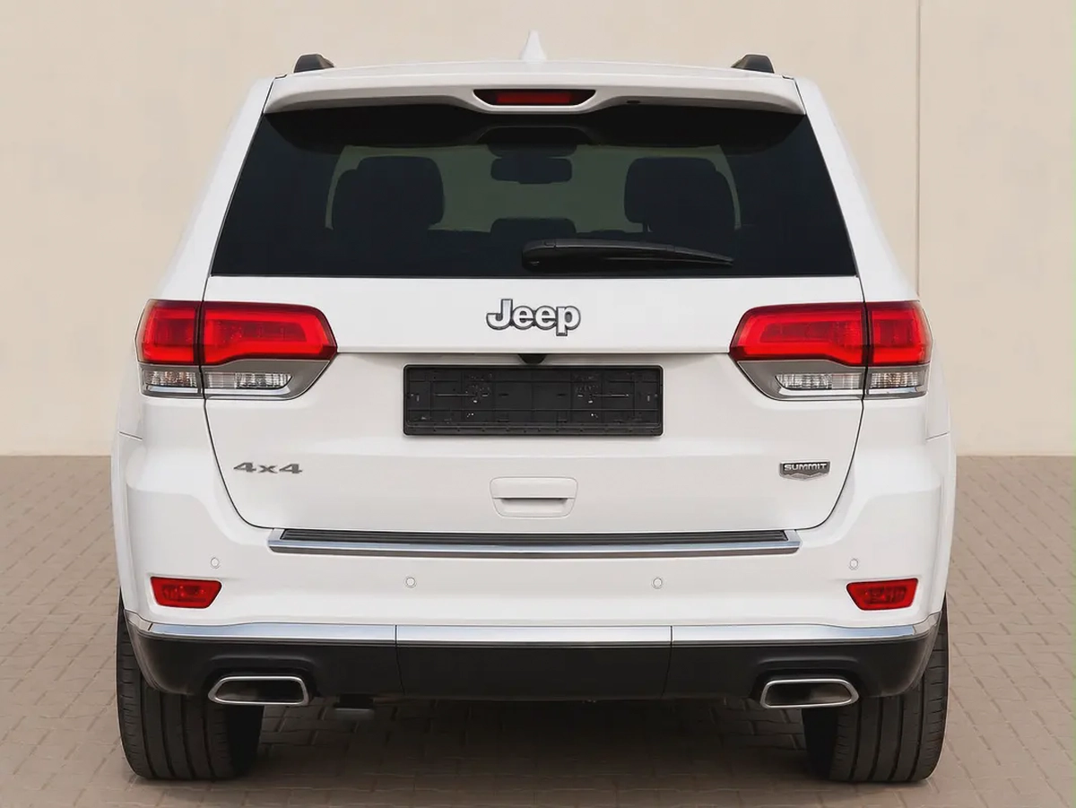 AED 2,350 PM | JEEP GRAND CHEROKEE | SUMMIT | FREE ACCIDENT | WELL MAINTAINED | 0% DOWNPAYMENT-4-4