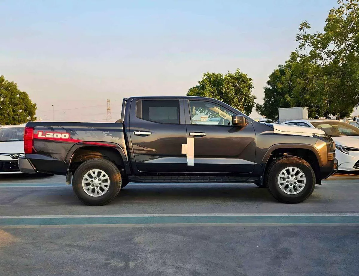 Mitsubishi L200 GLS GLX / DOUBLE CABIN / 2.4L V4 PETROL / DVD CAMERA / ALLOY RIMS (CODE # GLXP)-1-0