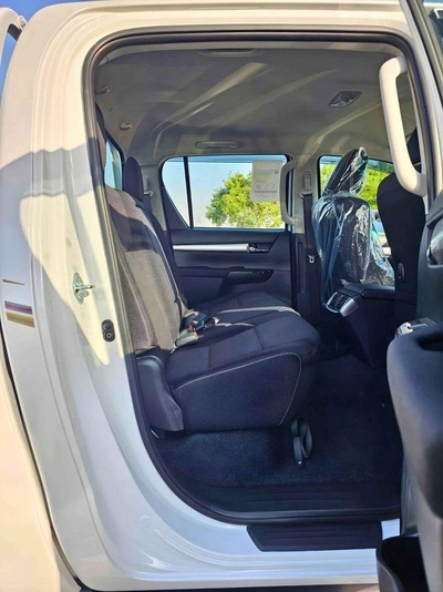Toyota Hilux SR5 / 2.4L DIESEL A/T / BLIND SPOT / DIFF LOCK / FR&RR CHROME BUMPERS / (CODE # HDFAA)-7