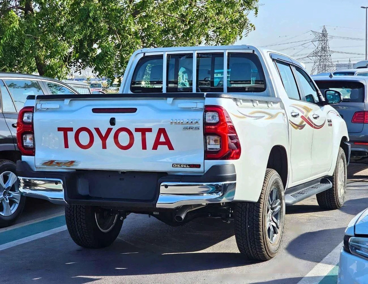 Toyota Hilux SR5 / 2.4L DIESEL A/T / BLIND SPOT / DIFF LOCK / FR&RR CHROME BUMPERS / (CODE # HDFAA)-14-14