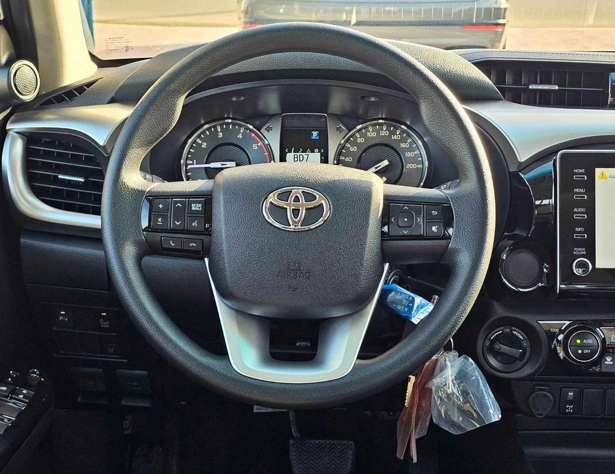 Toyota Hilux SR5 / 2.4L DIESEL A/T / BLIND SPOT / DIFF LOCK / FR&RR CHROME BUMPERS / (CODE # HDFAA)-15-15