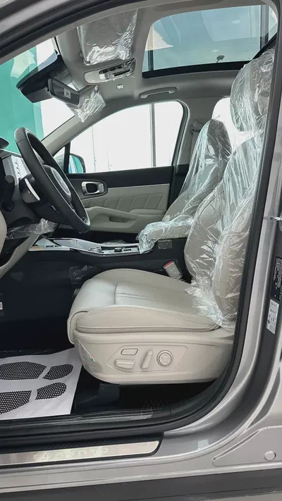 Kia Sorento GT-Line 2023, GCC Specs, Excellent Condition-8