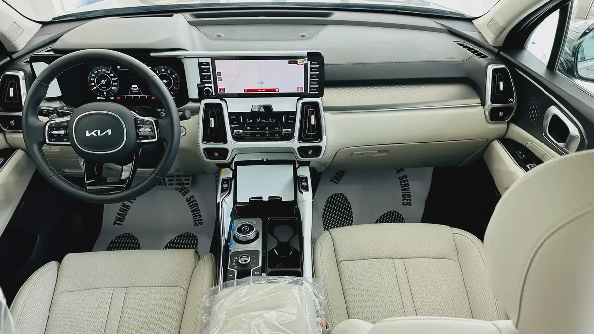 Kia Sorento GT-Line 2023, GCC Specs, Excellent Condition-13-13