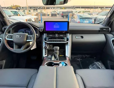 Toyota Land Cruiser VX || 4.0L PETROL V6 / RADAR / BIG DVD / REAR ENTERTAINMENT SCREEN / COOL BOX / FULL OPTION (CODE#VX-16