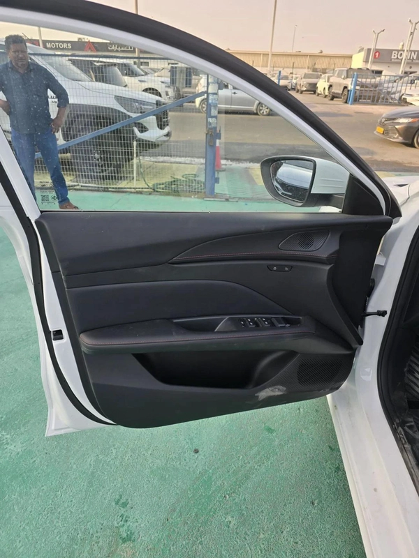  MG5 1.5L LUXURY VERSION