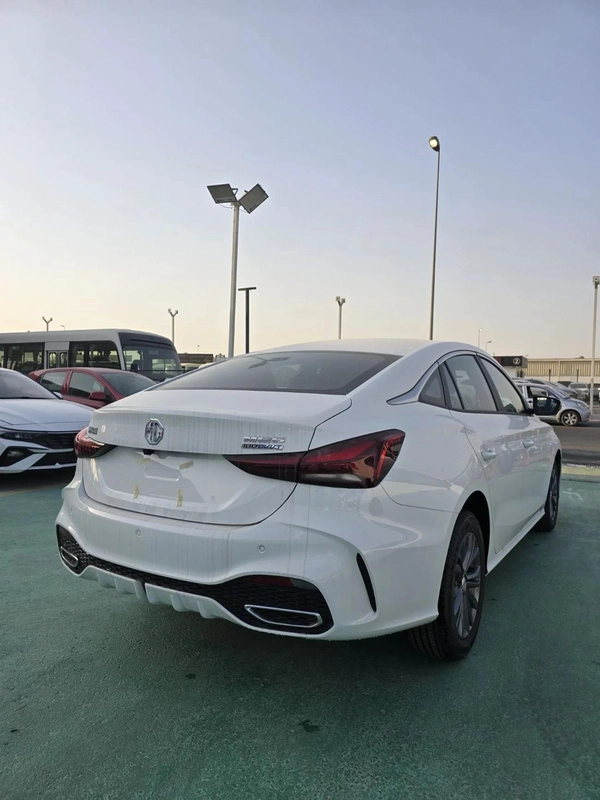  MG5 1.5L LUXURY VERSION
