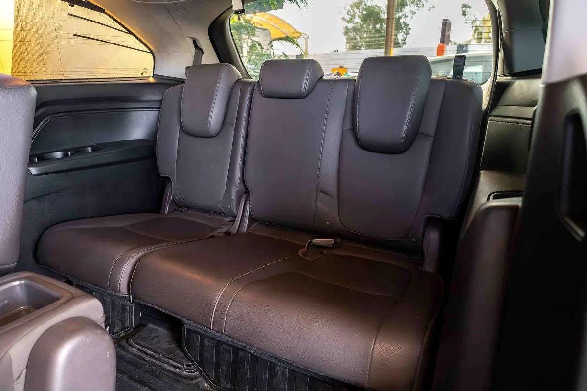 Honda Odyssey Touring Elite-3-3