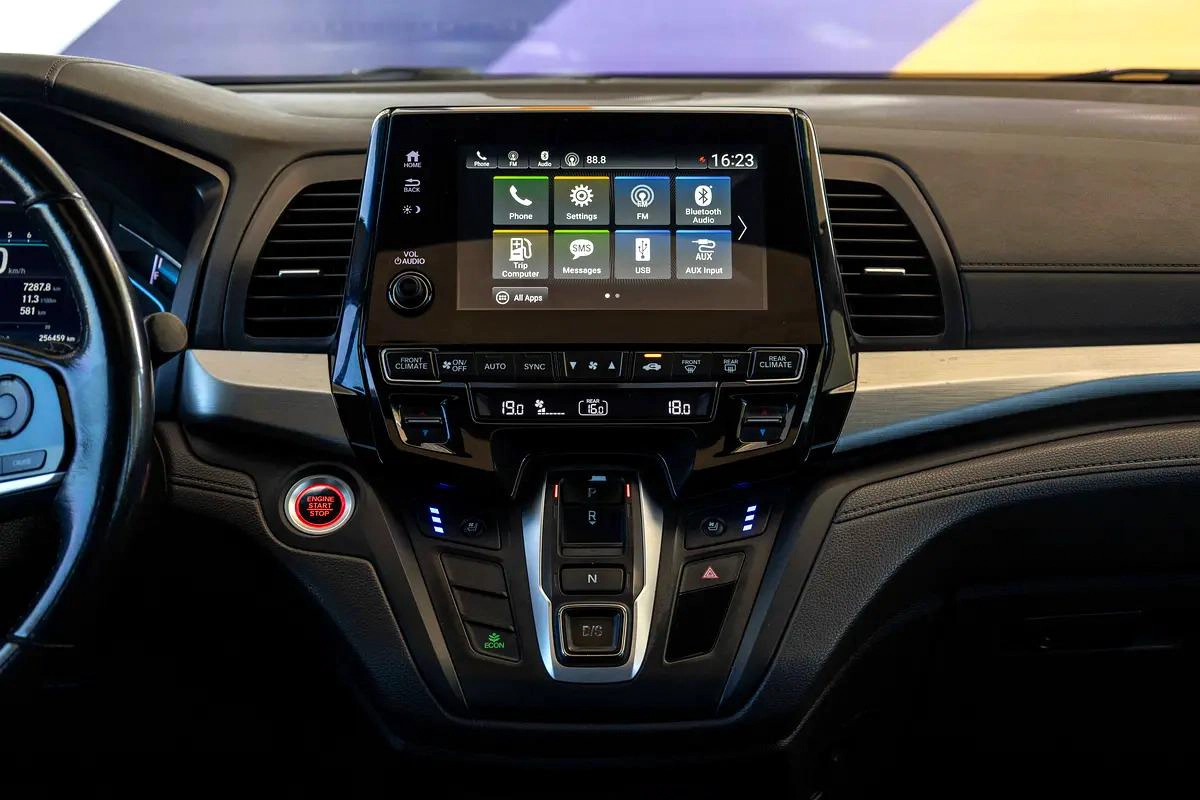 Honda Odyssey Touring Elite-18-18