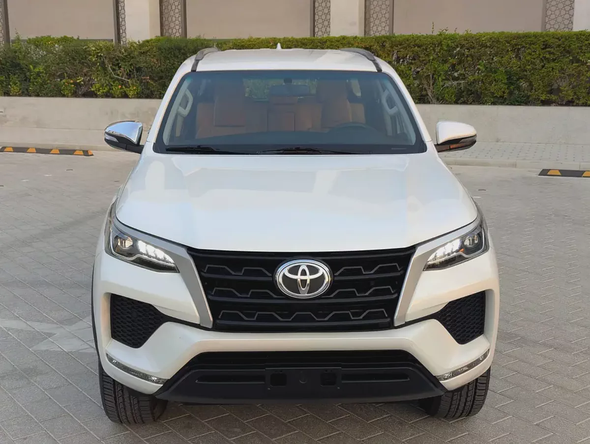 Toyota Fortuner 2023 EXR GCC Specs Interior and Exterior Excellent Condition-2-2