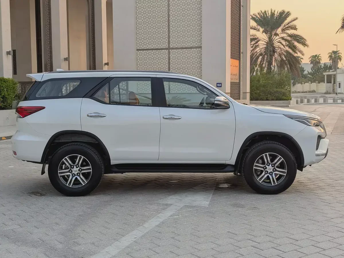 Toyota Fortuner 2023 EXR GCC Specs Interior and Exterior Excellent Condition-4-4