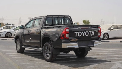 Toyota Hilux Double Cab DLS 2026 GCC Specs-5