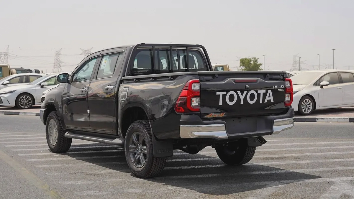 Toyota Hilux Double Cab DLS 2026 GCC Specs-5-5