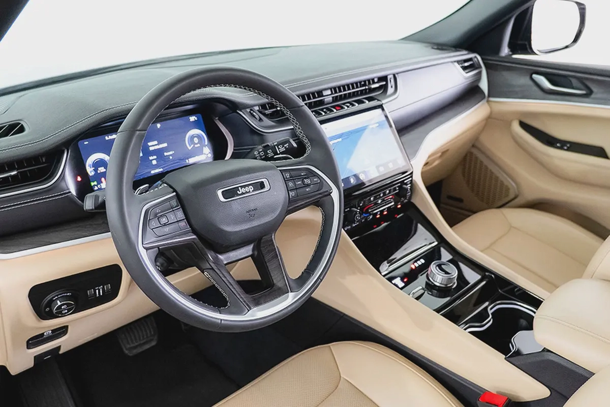 3,049 AED / 60 months | 0% DP | 2023 Jeep Grand Cherokee Limited Plus / Jeep Warranty-6-6