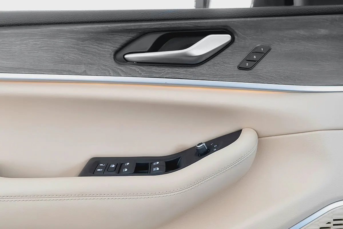 3,049 AED / 60 months | 0% DP | 2023 Jeep Grand Cherokee Limited Plus / Jeep Warranty-10-10