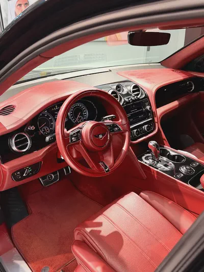 Bentley Bentayga Gcc V8 All Services History Agency-11