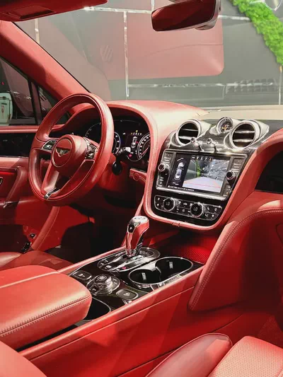 Bentley Bentayga Gcc V8 All Services History Agency-18