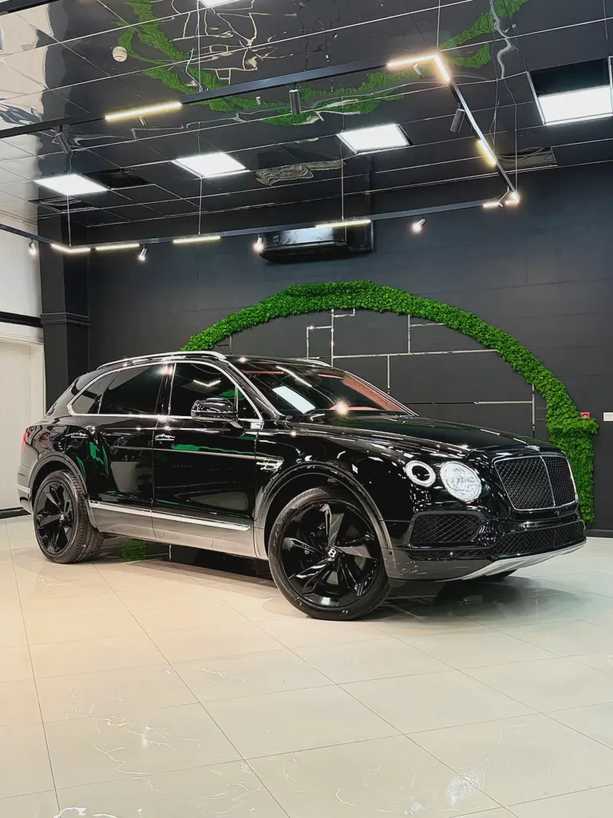Bentley Bentayga Gcc V8 All Services History Agency-2-2