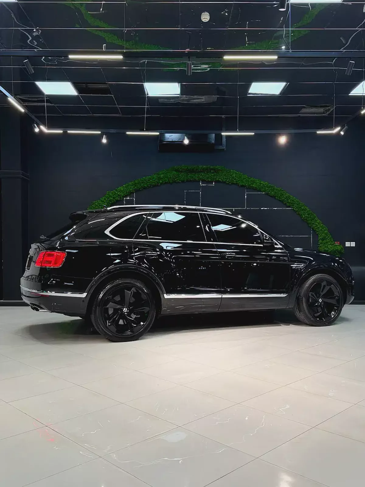 Bentley Bentayga Gcc V8 All Services History Agency-4-4