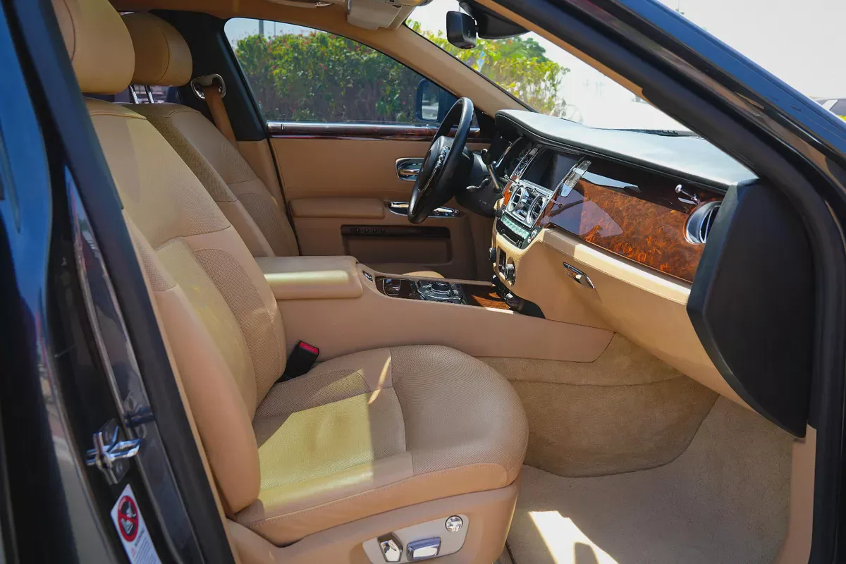 ROLLS ROYCE GHOST 2011!! GCC SPECS!! WELL MAINTAINED-15-15