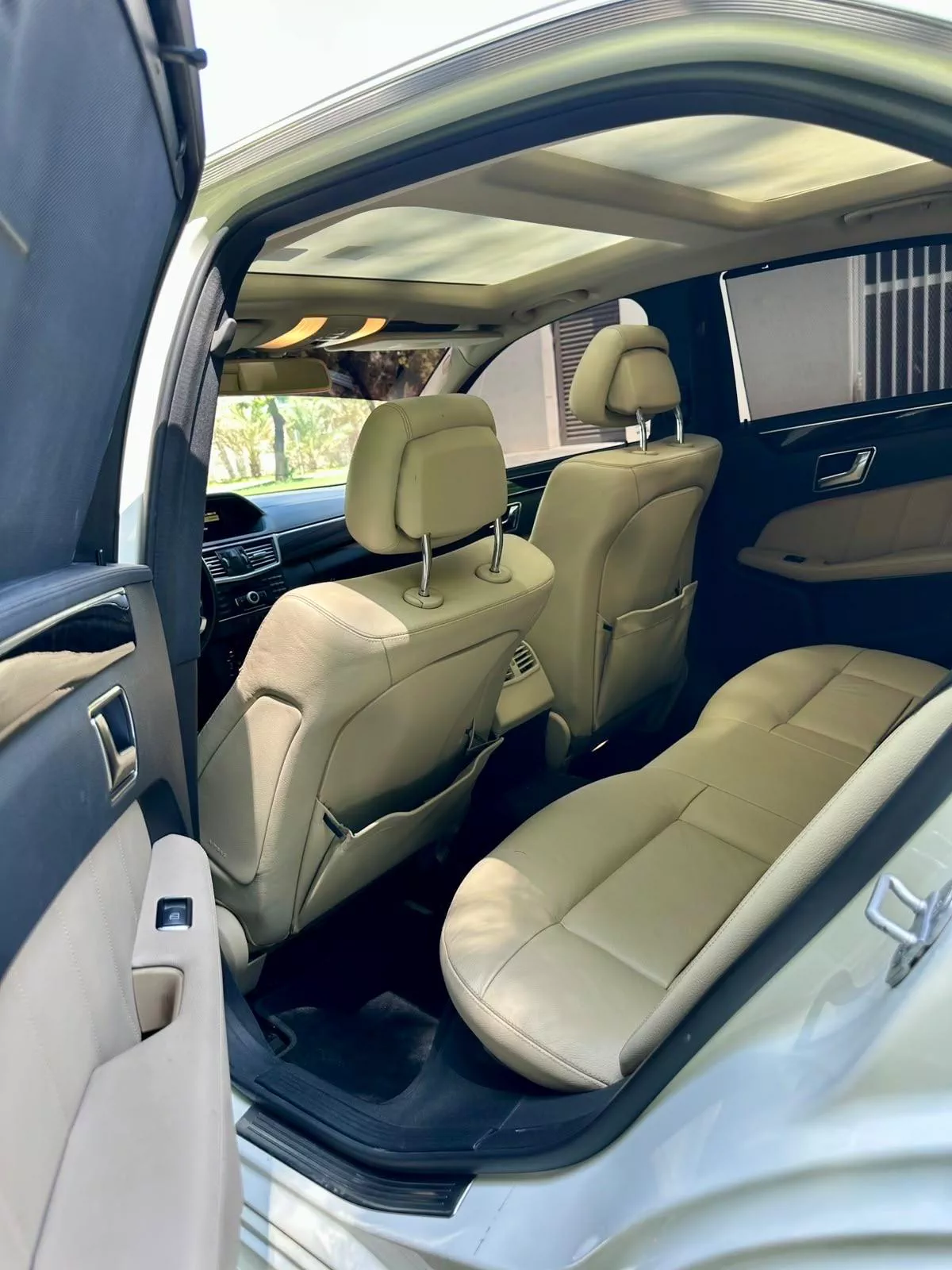⁠Mercedes E300 2011 GCC مرسيدس - مسرفسة  بالكامل