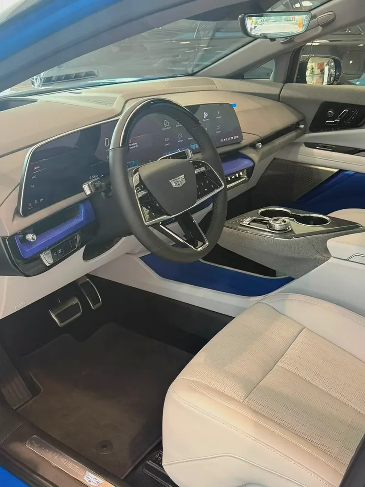 2025 Cadillac Optiq Luxury | GCC Specs | Brand New Electric SUV-8-8