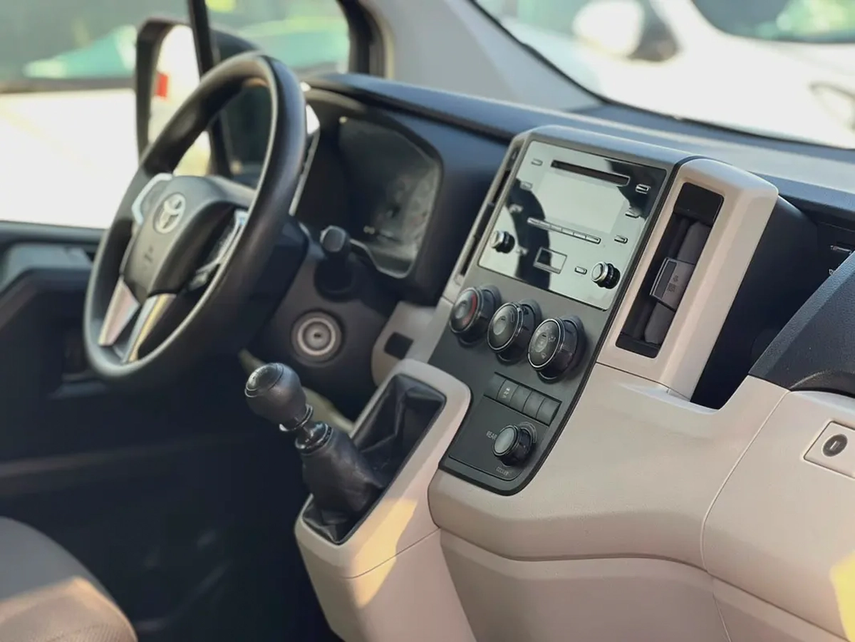 2022 Toyota Hiace | 13 Seats | Cruise Control | GCC | Manual | Clean | Ref#1066-13-13