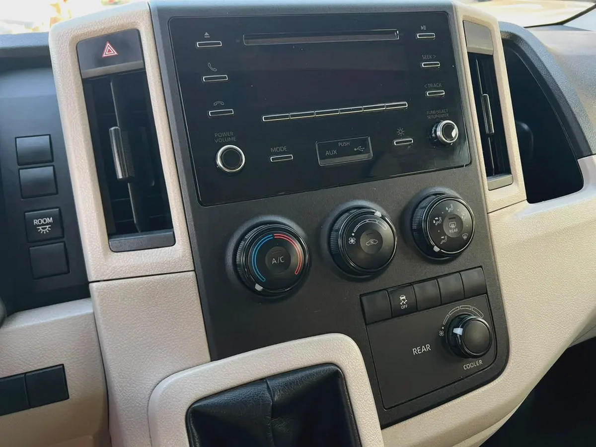 2022 Toyota Hiace | 13 Seats | Cruise Control | GCC | Manual | Clean | Ref#1066-16-16