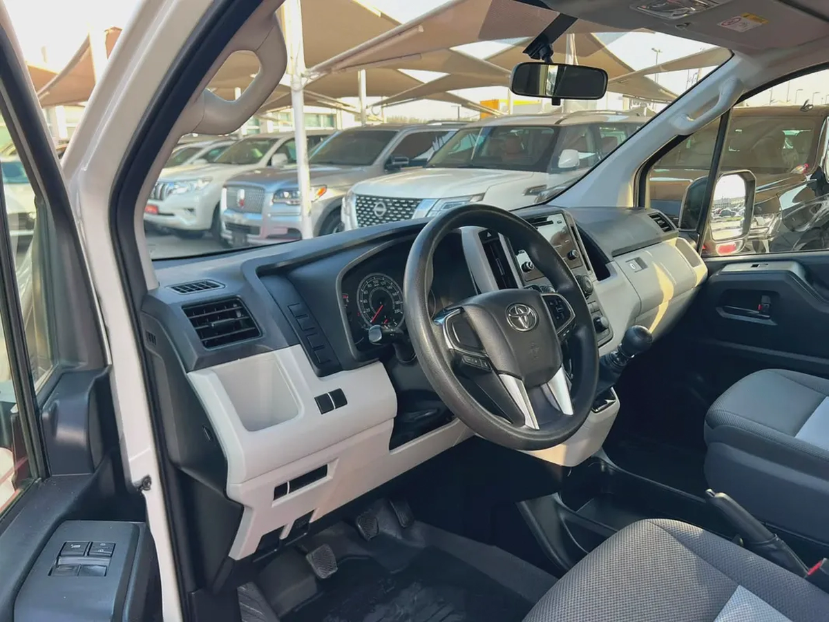 2022 Toyota Hiace | 13 Seats | Cruise Control | GCC | Manual | Clean | Ref#1066-7-7