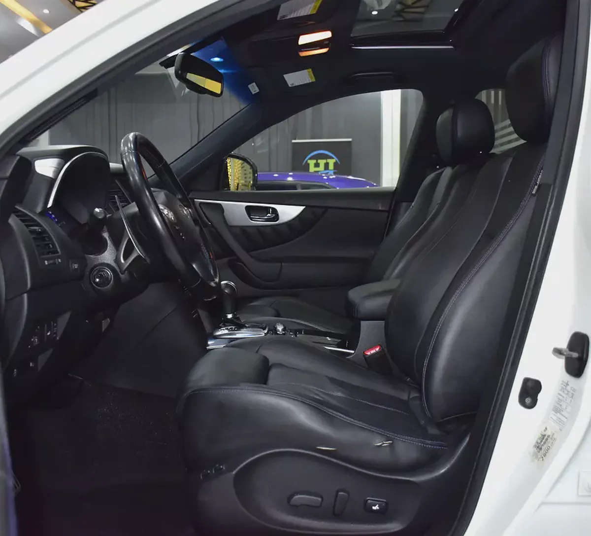 EXCELLENT DEAL for our Infiniti QX70s ( 2016 Model ) in White Color GCC Specs-9-9