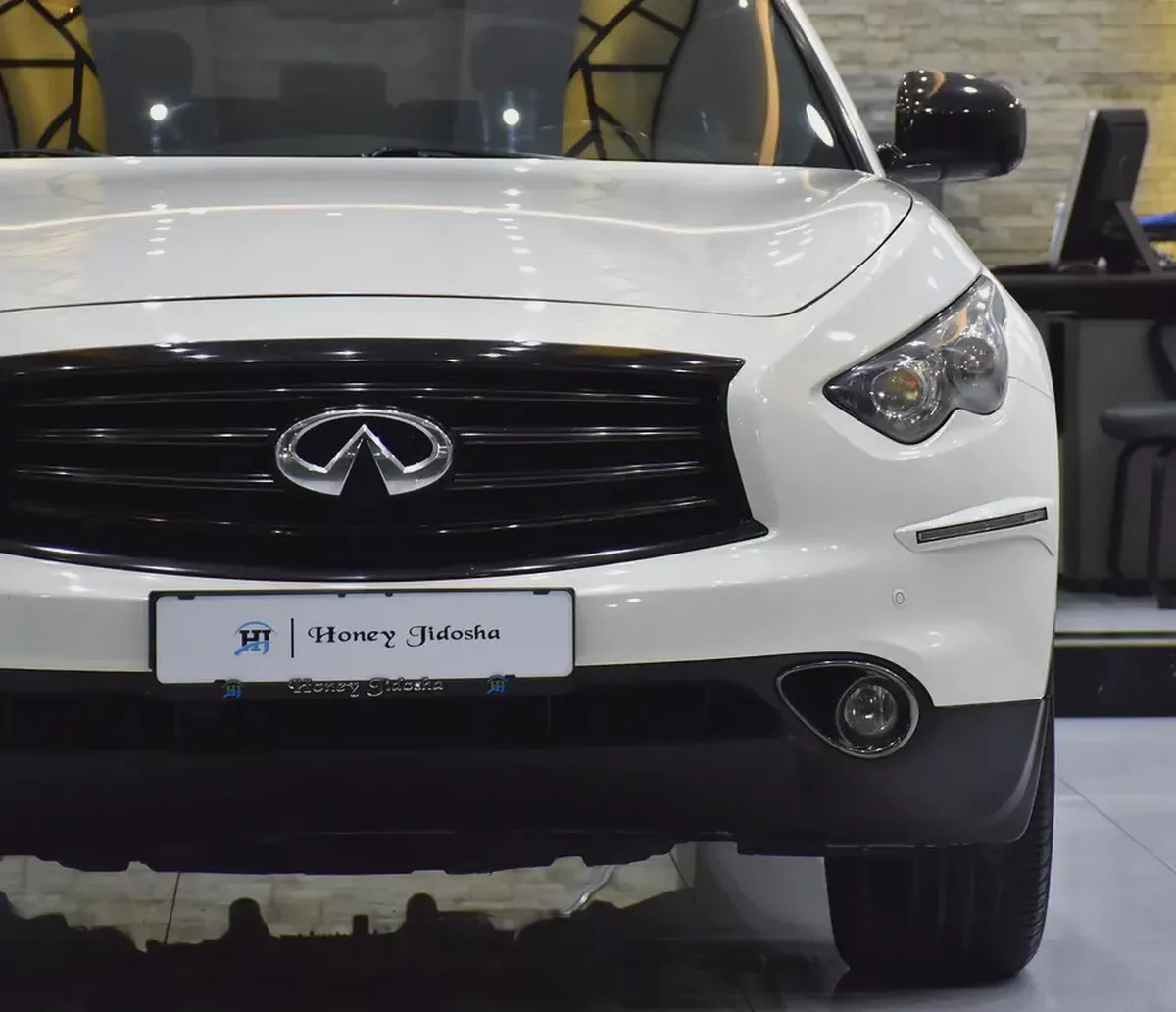 EXCELLENT DEAL for our Infiniti QX70s ( 2016 Model ) in White Color GCC Specs-3-3