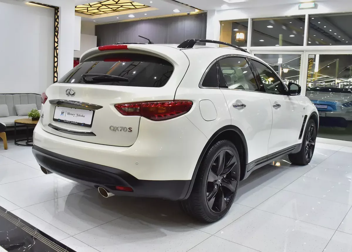 EXCELLENT DEAL for our Infiniti QX70s ( 2016 Model ) in White Color GCC Specs-5-5
