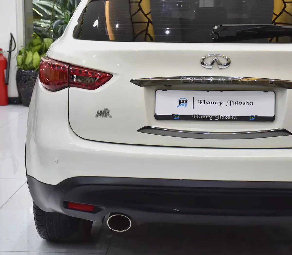 EXCELLENT DEAL for our Infiniti QX70s ( 2016 Model ) in White Color GCC Specs-7-7