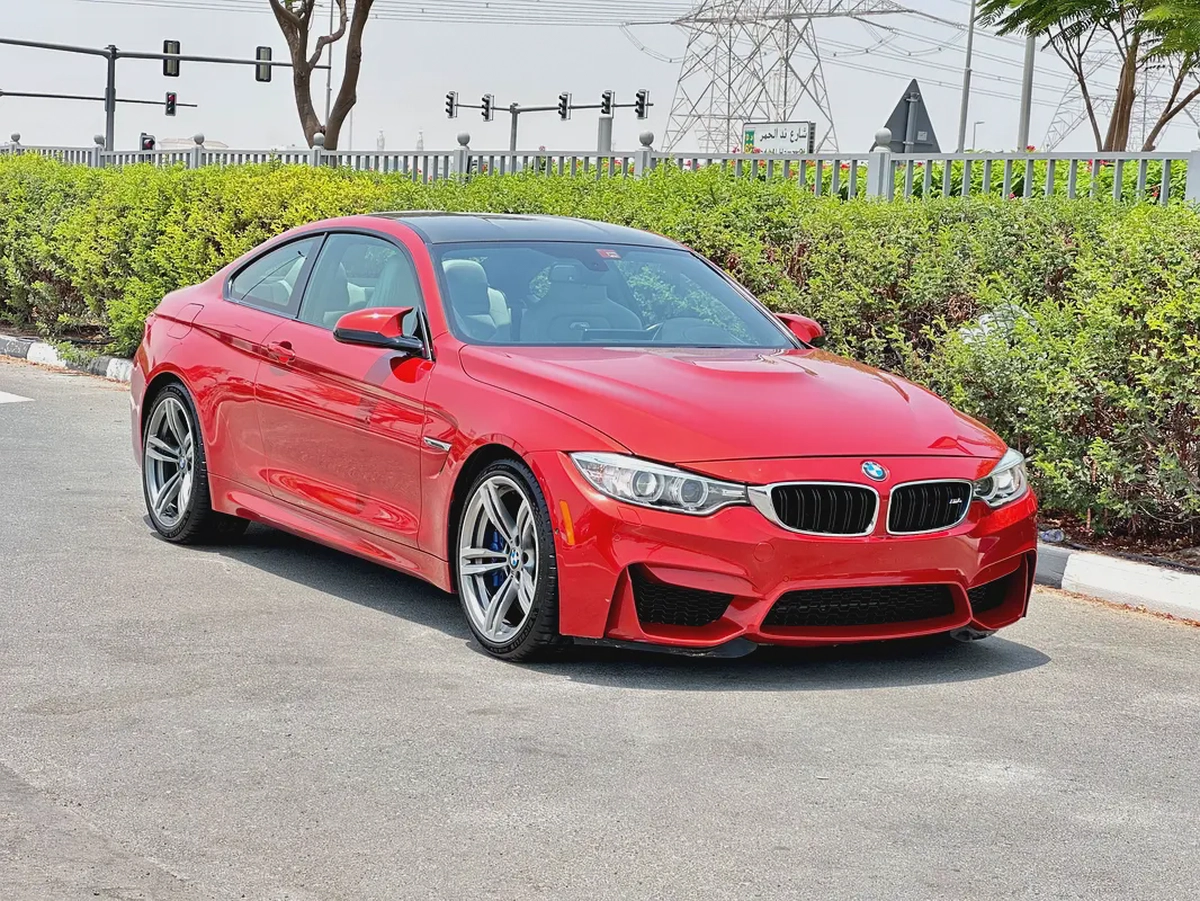 BMW M4 Coupe 2016 - Canadian Specs - Pristine Performance