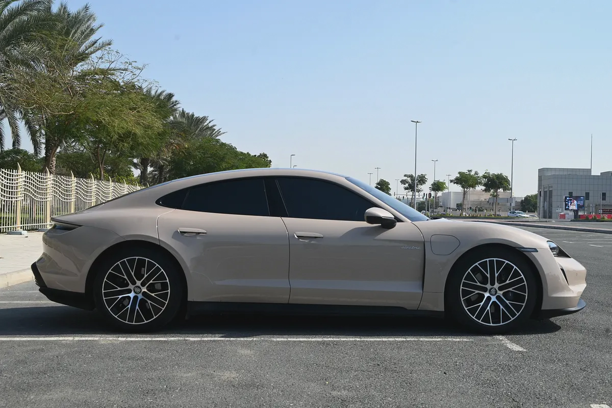 RAMADAN OFFER - 0% DP - UNDER WARRANTY - PORSHCE TAYCAN 4S 2023 -  GCC SPECS-4-4