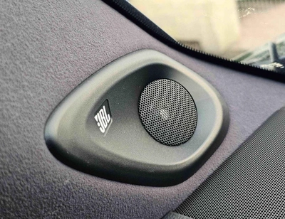 Toyota Land Cruiser VX  /BIG DVD/JBL SPEAKERS / REAR ENTERTAINMENT DVD /MID OPTION (CODE#VX4MA)-4