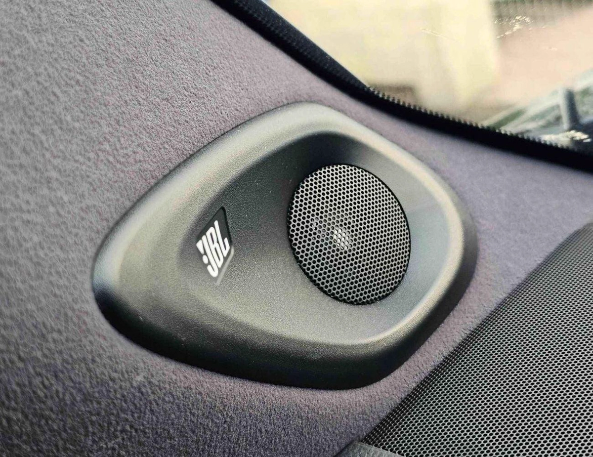 Toyota Land Cruiser VX  /BIG DVD/JBL SPEAKERS / REAR ENTERTAINMENT DVD /MID OPTION (CODE#VX4MA)-4-4