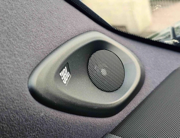 Toyota Land Cruiser VX  /BIG DVD/JBL SPEAKERS / REAR ENTERTAINMENT DVD /MID OPTION (CODE#VX4MA)