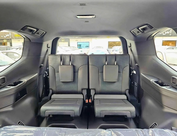 Toyota Land Cruiser VX  /BIG DVD/JBL SPEAKERS / REAR ENTERTAINMENT DVD /MID OPTION (CODE#VX4MA)