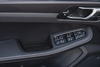 Porsche Macan 2024-16