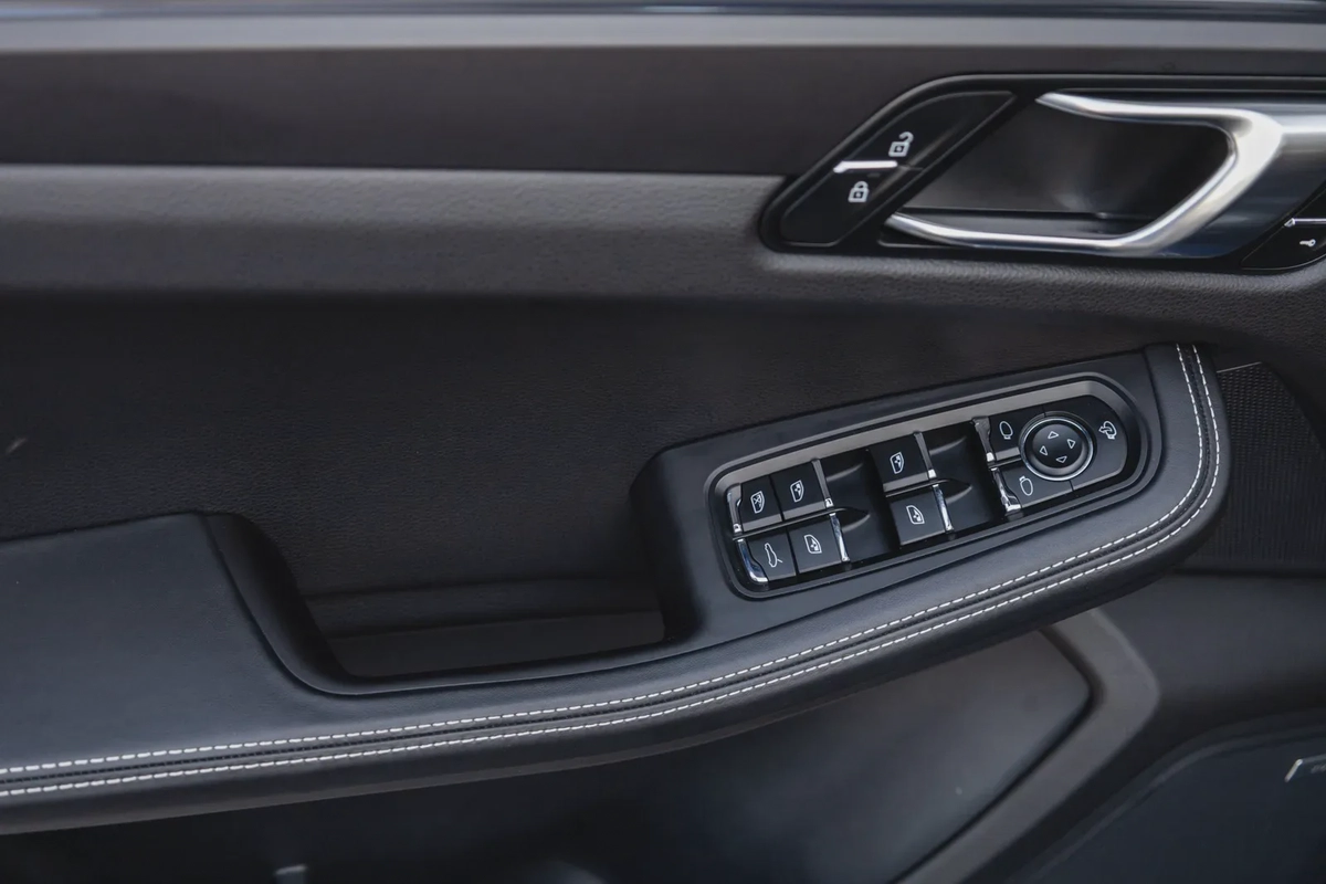 Porsche Macan 2024-16-16