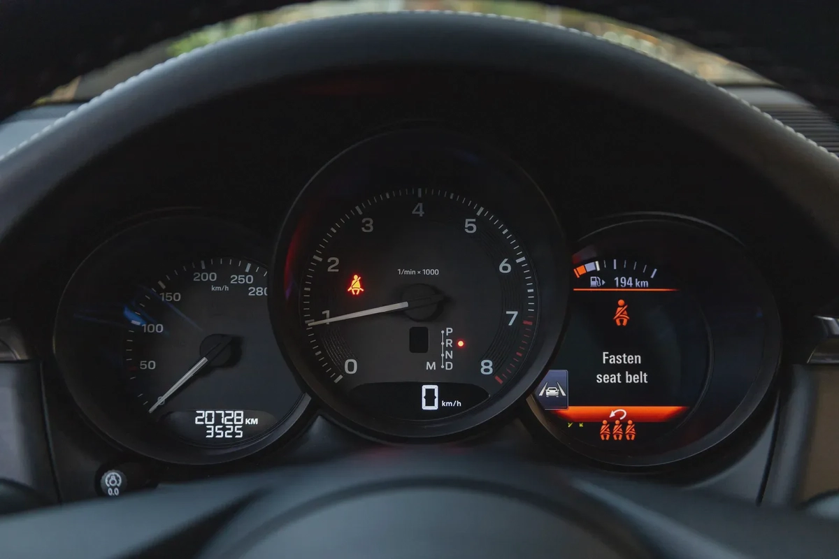 Porsche Macan 2024-7-7