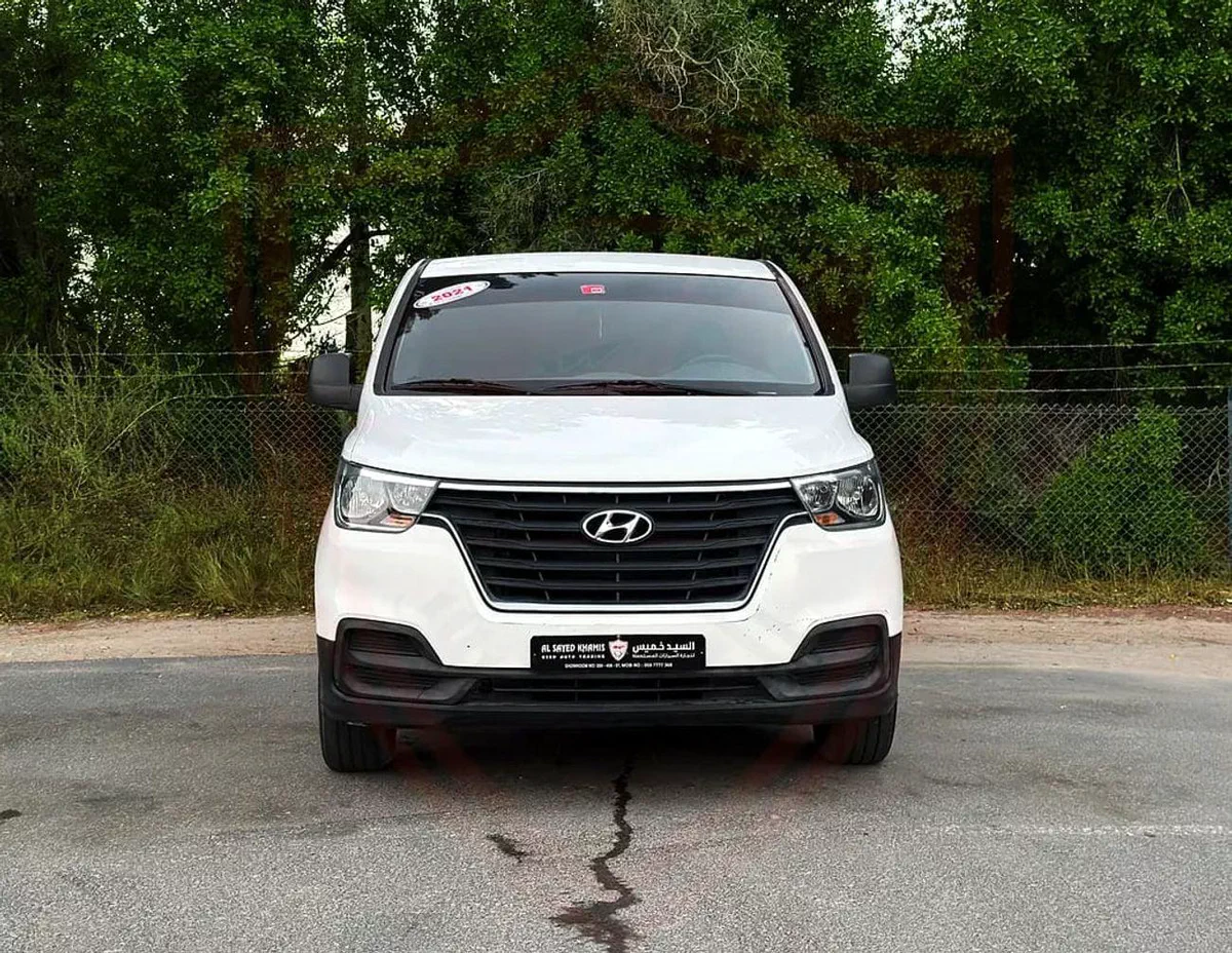 Hyundai H-1 GL 2.4L V4 | GCC Specs | Accident-Free | Excellent Condition | 907/Month-1-0
