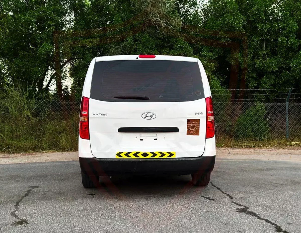 Hyundai H-1 GL 2.4L V4 | GCC Specs | Accident-Free | Excellent Condition | 907/Month-5-0