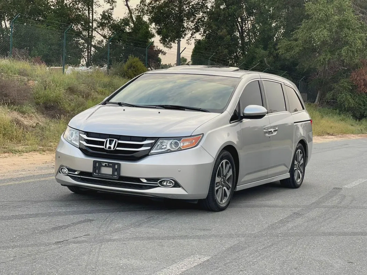 Honda Odyssey Touring 2015 GCC Specs - Family Van